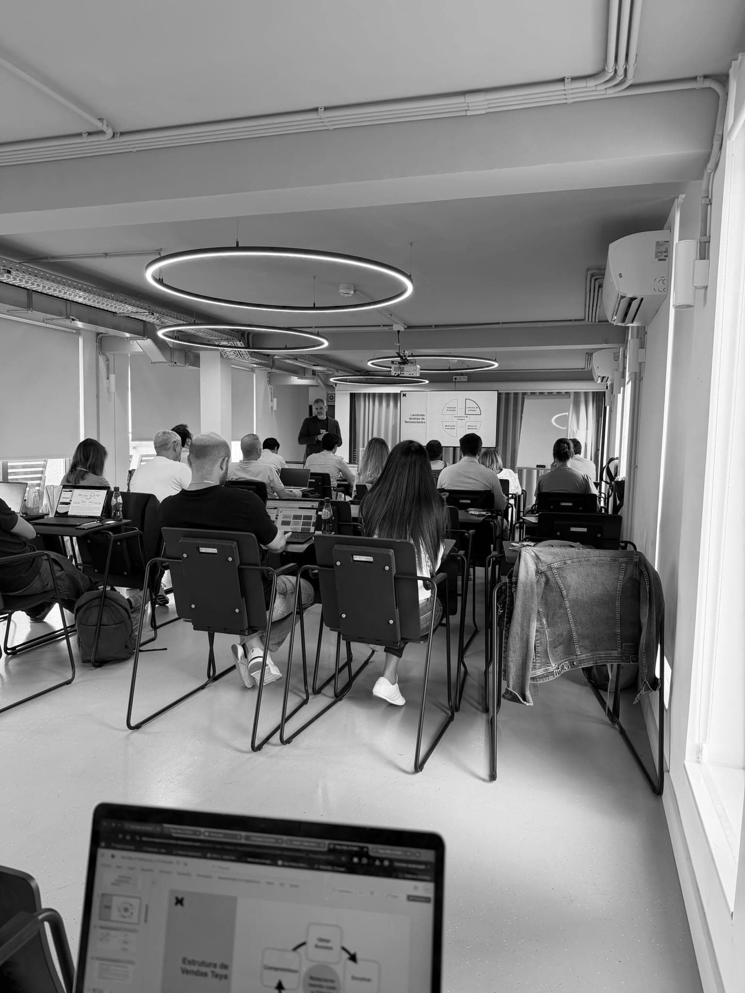 Treinamento corporativo Dale Carnegie conduzido em sala